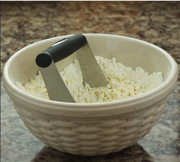 Pastry Blender: Professional Pastry Cutter | Heavy Duty Stainless Steel  Blades Cuts Butter Into Flour Quickly and Easily for Flaky Pie Crust and